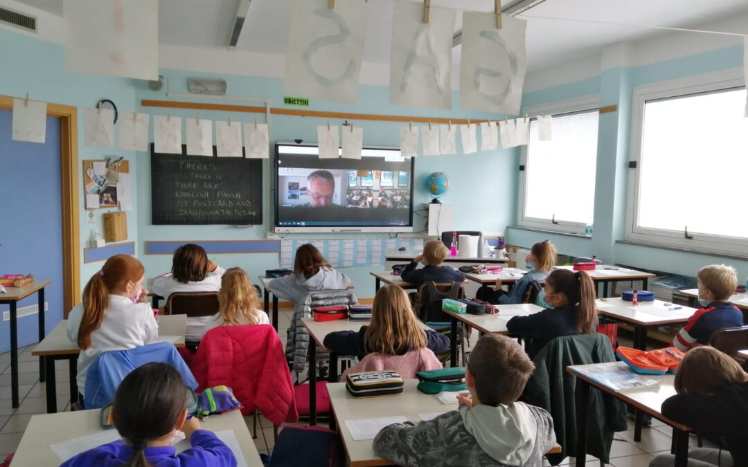 Se l’esperto non può entrare a scuola…la scuola si collega con l’esperto!